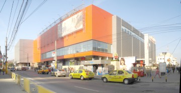 Accidentată pe trecerea de pietoni, în faţa magazinului Tomis